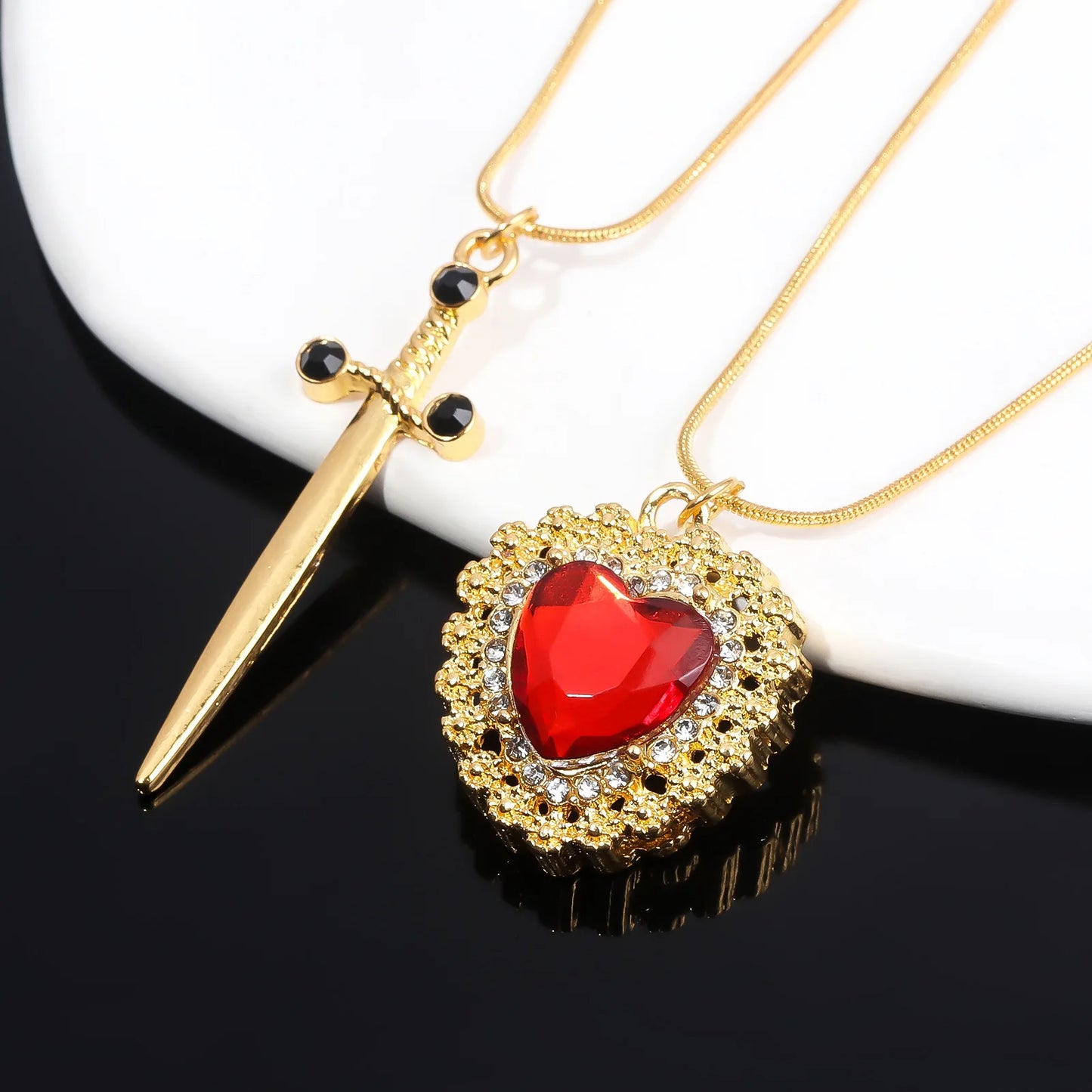 Collar Corazón & Espada: Un Símbolo de Amor y Conexión🎁Envío Gratis